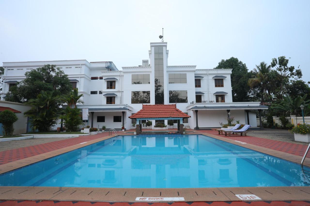 Quality Airport Hotels Nedumbassery Exterior foto
